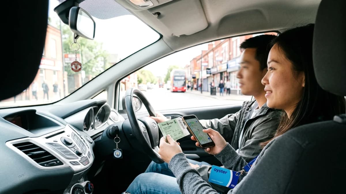 Thể thao ở Anh: đi xem Ngoại hạng Anh thế nào, vé bao nhiêu, và bóng đá phủi người Việt