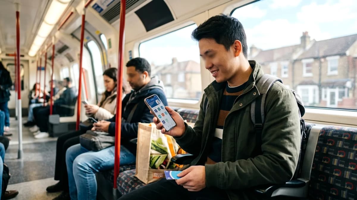 Thủ thuật sống số ở Anh: bộ app sinh tồn, Oyster/contactless, cashback và điểm thưởng